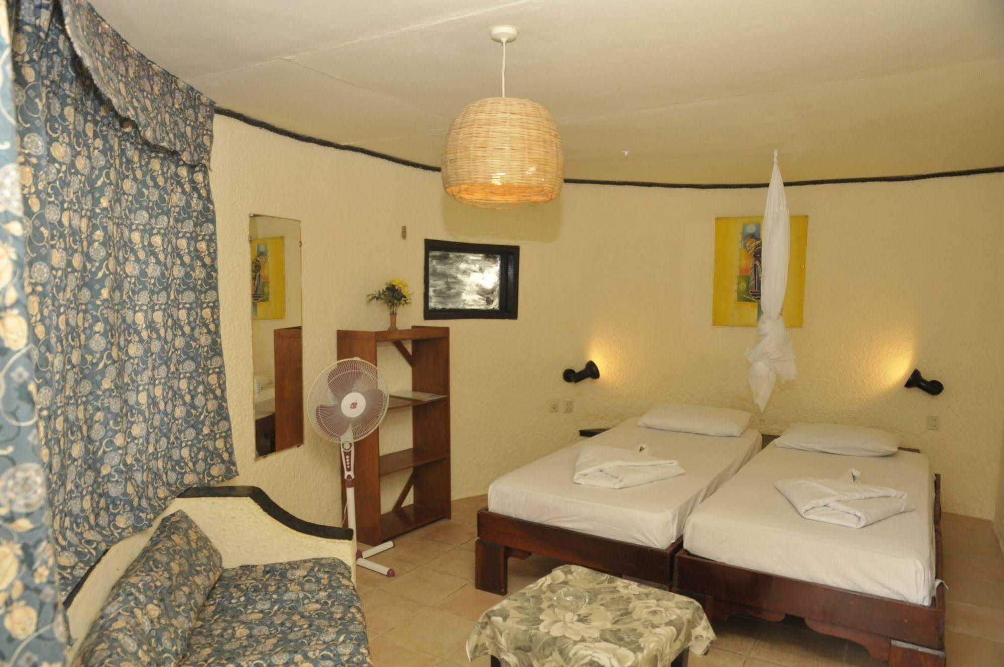 African Village Hotel Bakau 外观 照片